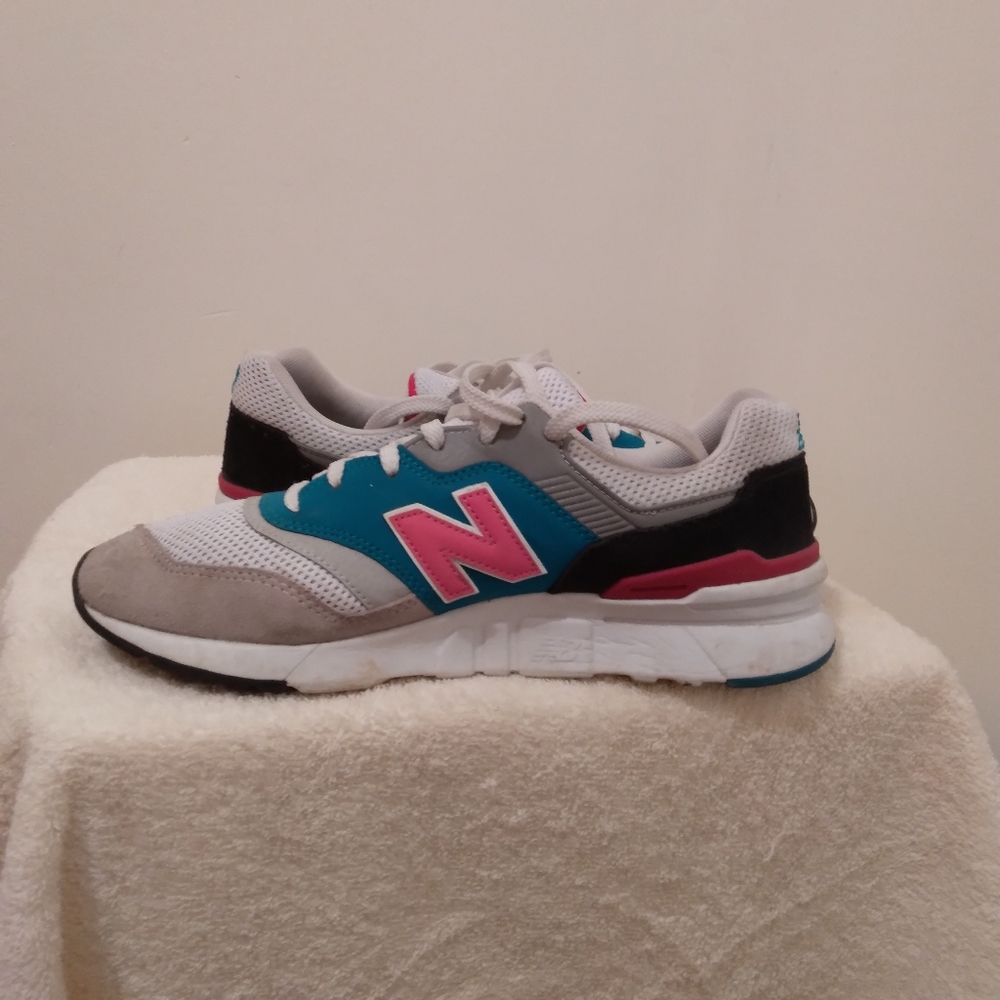 Shoes - Picture 5 of 5